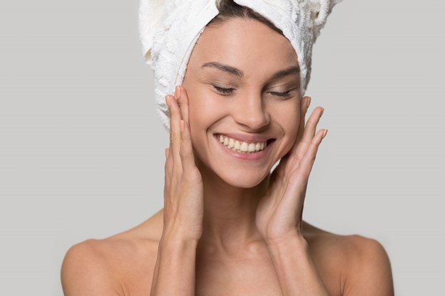smiling woman who has fresh smooth skin after the best hydra-oxygen facial from colibri day spa sarasota